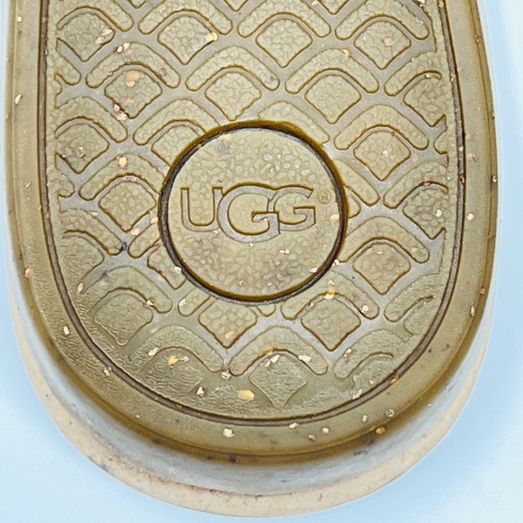 UGG Women's Lyndi Chestnut with gold studs leather thong sandals size 7 - Picture 11 of 12